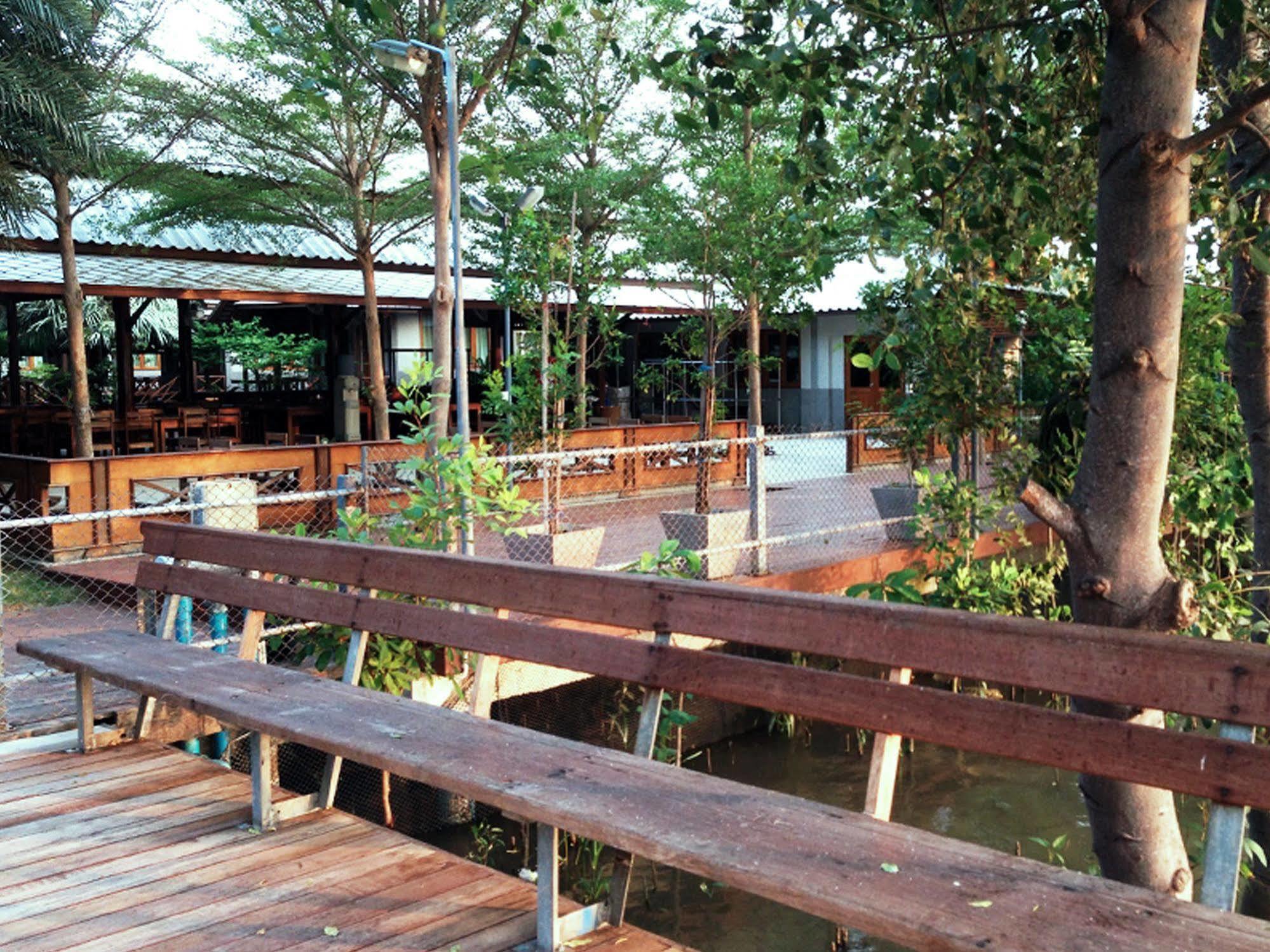 반 시리폰 리조트  Samut Songkhram 외부 사진